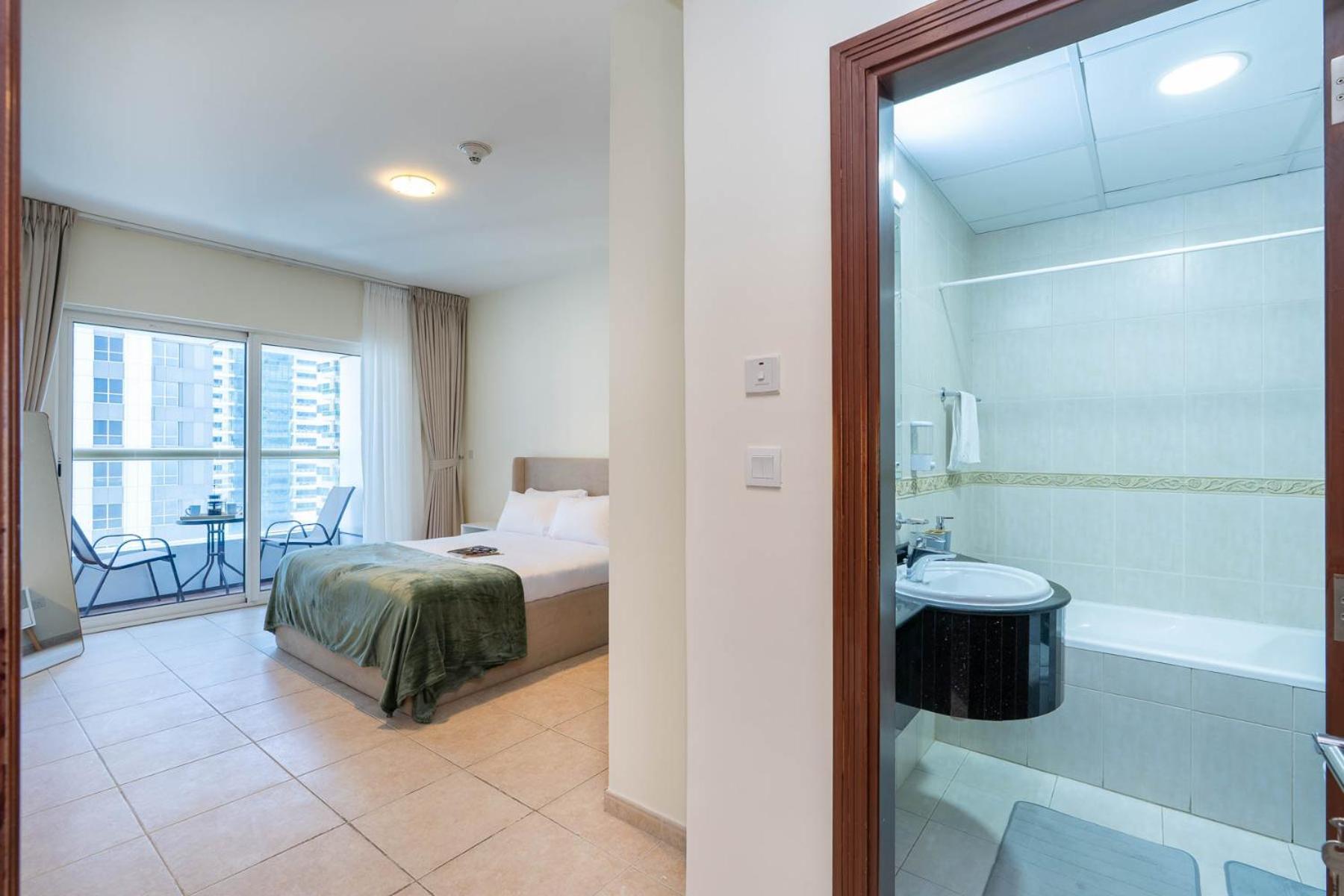 Access To Tram-high Floor-spacious Apartment Dubai